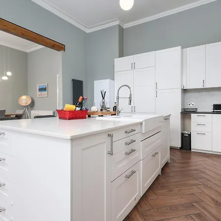 Willa Extravagant 6 Bed Victorian Townhouse With Hot Tub