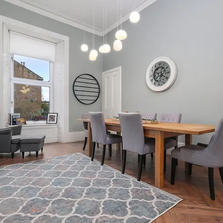Extravagant 6 Bed Victorian Townhouse With Hot Tub Villa Glasgow