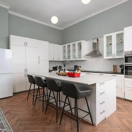 Villa Extravagant 6 Bed Victorian Townhouse With Hot Tub Glasgow