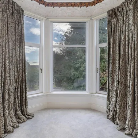 Villa Extravagant 6 Bed Victorian Townhouse With Hot Tub *