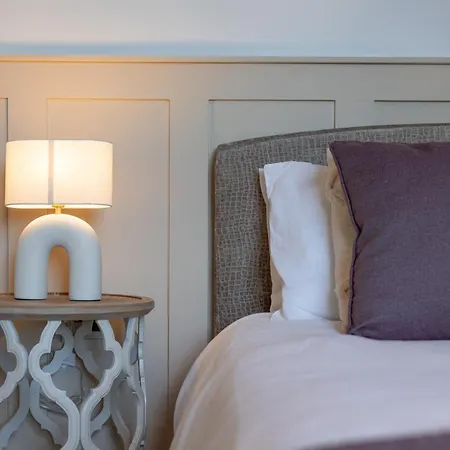 Extravagant 6 Bed Victorian Townhouse With Hot Tub * Glasgow