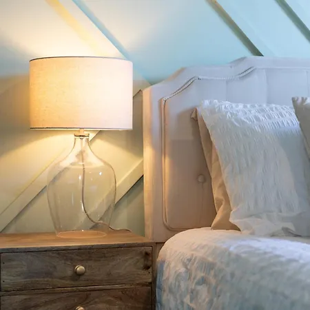 Extravagant 6 Bed Victorian Townhouse With Hot Tub * Glasgow