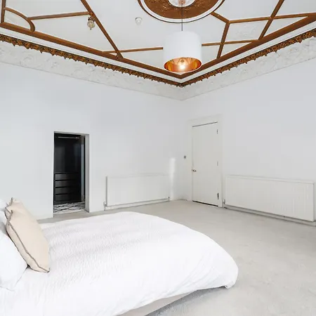 Extravagant 6 Bed Victorian Townhouse With Hot Tub فيلة *