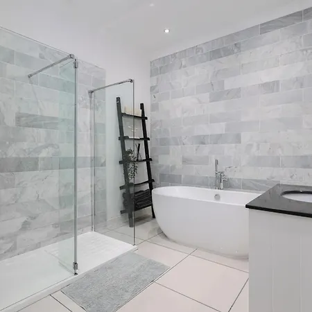 Extravagant 6 Bed Victorian Townhouse With Hot Tub Villa Glasgow