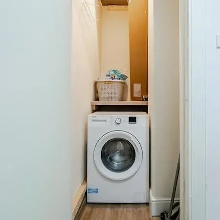 Stunning Ground Floor Flat In Southside.