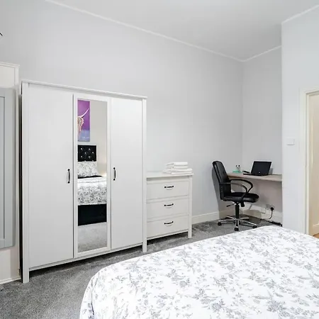 Stunning Ground Floor Flat In Southside. * Glasgow