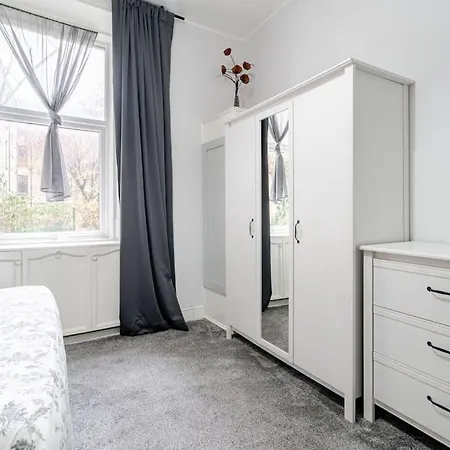 Stunning Ground Floor Flat In Southside. Glasgow