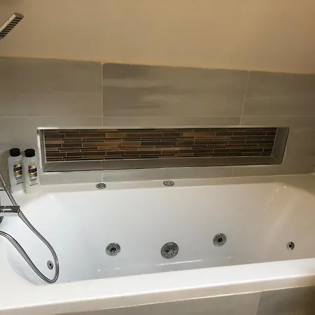 2-bed Sleeps 4 10 Mins To Centre Ferienhaus *