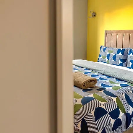 Cosy 4 Bedroom In - Free Parking Glasgow