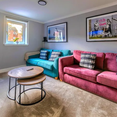 Holiday home Cosy 4 Bedroom In - Free Parking