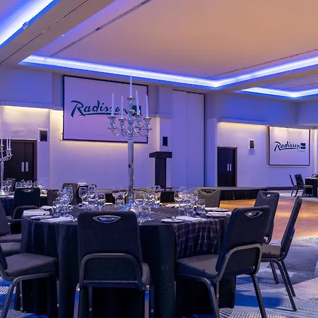 מלון Radisson Blu Hotel, 4*