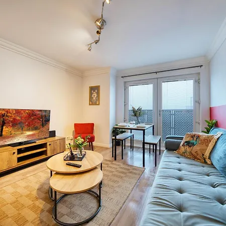 Apartment Modern 2 Bed Flat With Free Parking