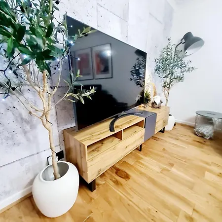 Bright 3Br + Patio *