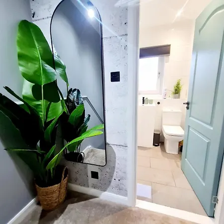 Bright 3Br + Patio * 글라스고