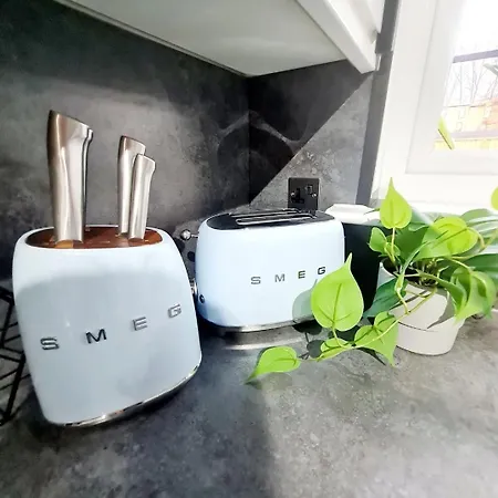 Bright 3Br + Patio 아파트 *