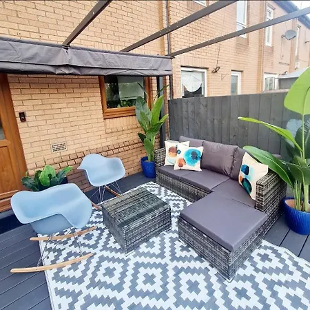 Bright 3Br + Patio 아파트 글라스고
