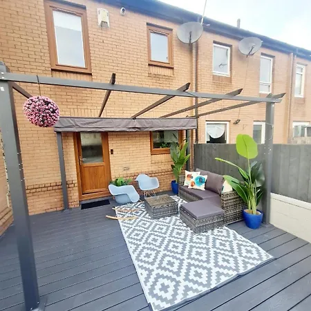 Bright 3br Walking Distance To Town - Free Parking *