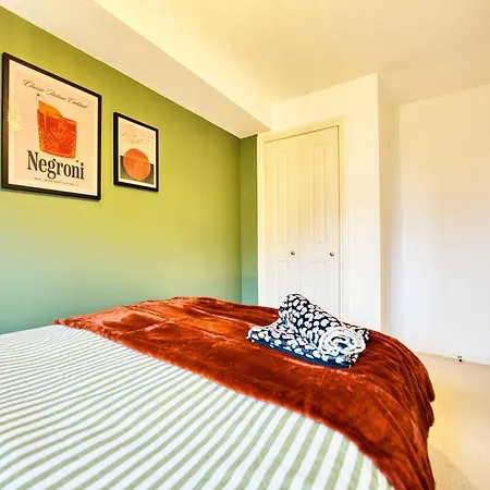 2br Flat Location With Free Parking Glasgow