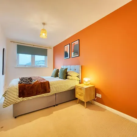 Bright 2 Bedroom Apartman