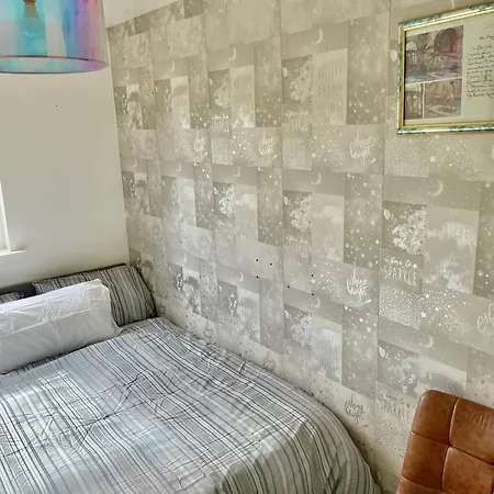 3 Bed ,2 Bedroom Near Centre Apartment Glasgow