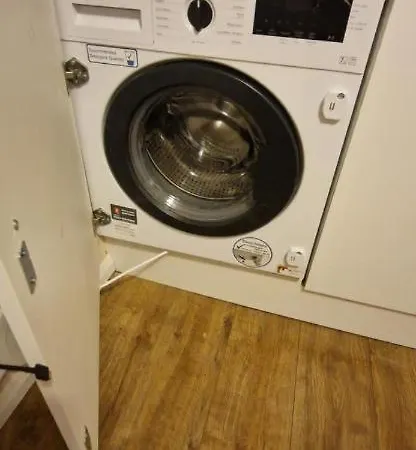 Archillects Entire Two Bedroom Comfy House - Free Parking