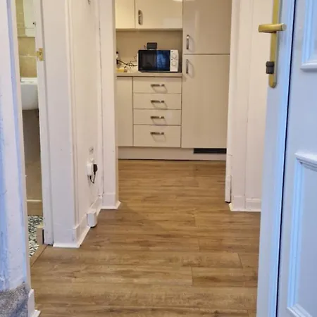 Semesterbostad Archillects Entire Two Bedroom Comfy House - Free Parking