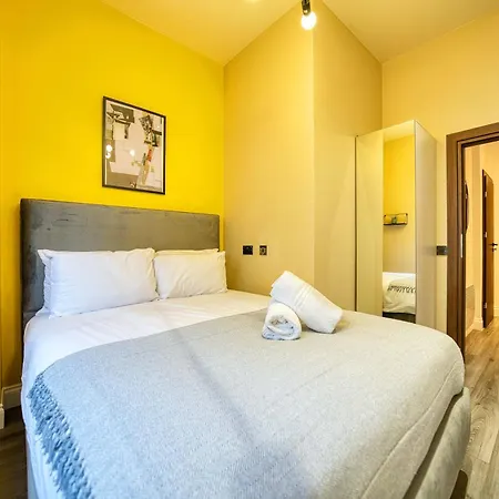 Lovely Station 1 Bed B10 Apartment *