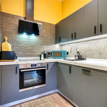 Stunning Station 1 Bed A7 Apartment