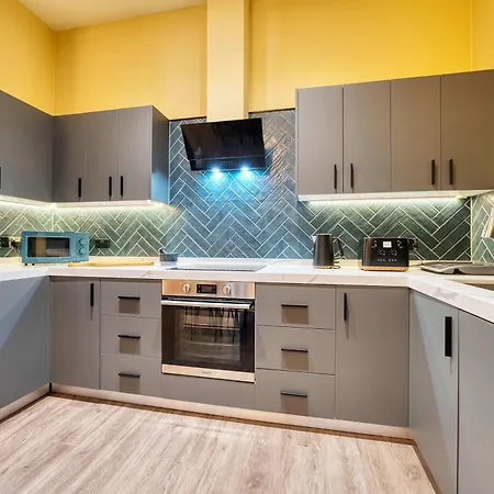 Large Station 2 Bed A2 Glasgow