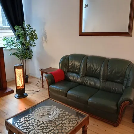 Downtown City Dwelling - 3 People *