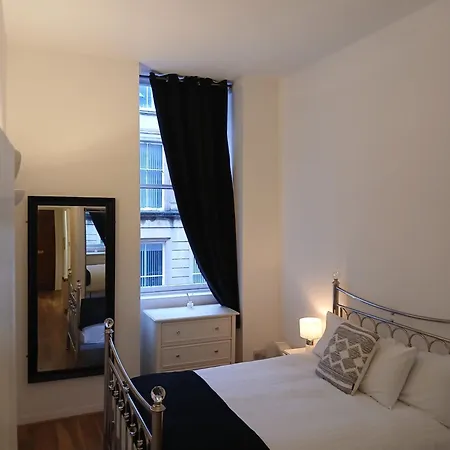Downtown City Dwelling - 3 People Apartment