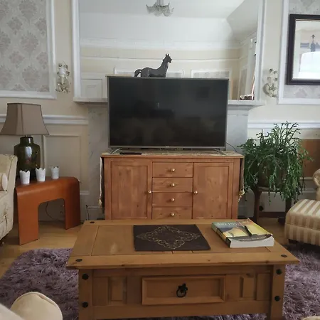 Busby Apartment *