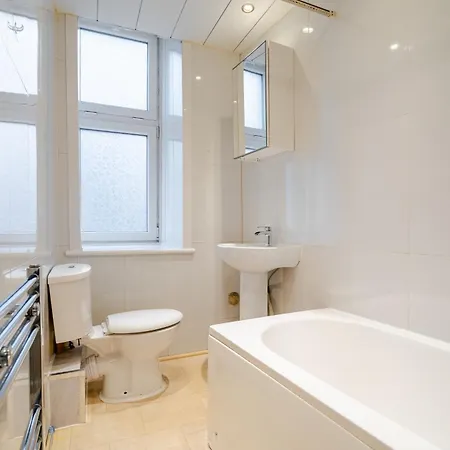 Daire Newly Furnished Flat 4 Minutes Walk To Metro *