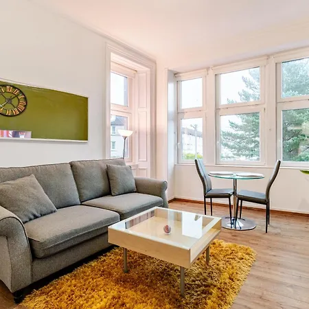 Newly Furnished Flat 4 Minutes Walk To Metro Glasgow