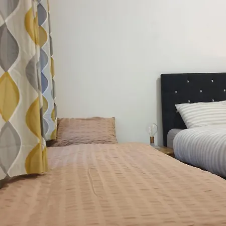 Apartment Newly Furnished Flat 4 Minutes Walk To Metro