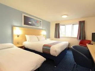 Travelodge Airport Hotel 3*