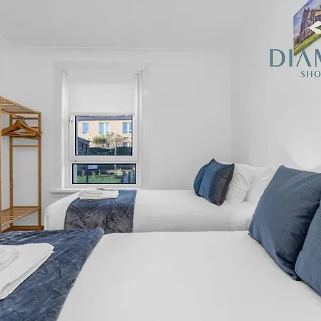 Lovely 3 Bed Ground Floor - Sleeps 5 - Very Central, Easy Access To And Surrounding Areas - Free Parking *