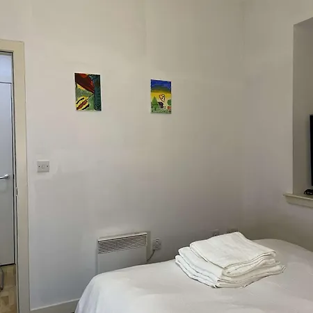 Apartment Exceptional And Spacious Flat Next To Station