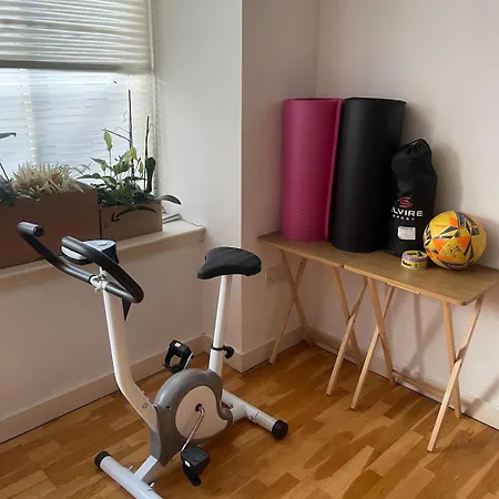 Exceptional And Spacious Flat Next To Station Apartment Glasgow