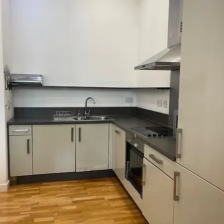 Exceptional And Spacious Flat Next To Station * Glasgow