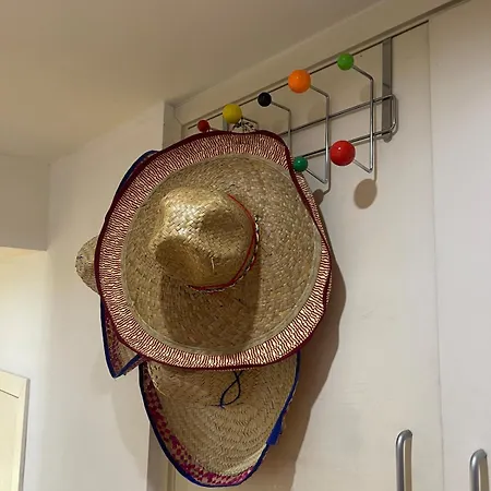 Exceptional And Spacious Flat Next To Station Apartment *