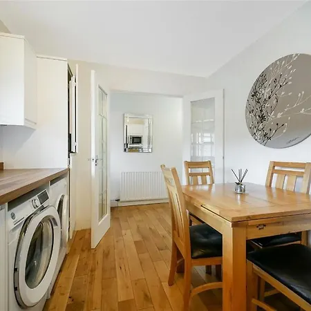 Beautiful House In Thornliebank *