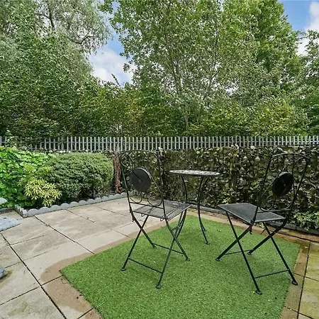 Beautiful House In Thornliebank Apartment *