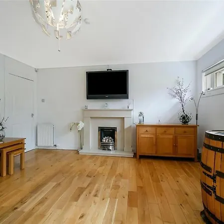 Beautiful House In Thornliebank *