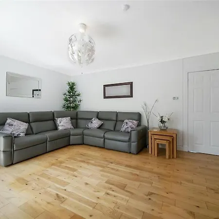 Apartment Beautiful House In Thornliebank