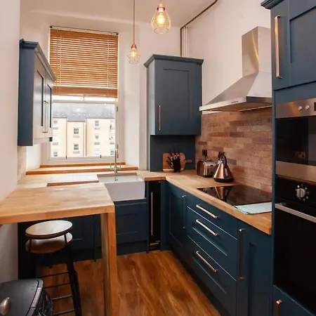 Stunning 2 Bed In Ideal Location Glasgow