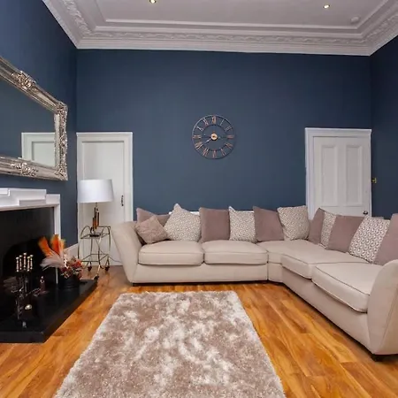 Stunning 2 Bed In Ideal Location Glasgow