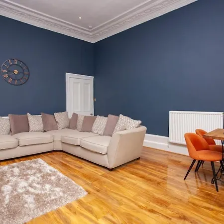 Stunning 2 Bed In Ideal Location * Glasgow