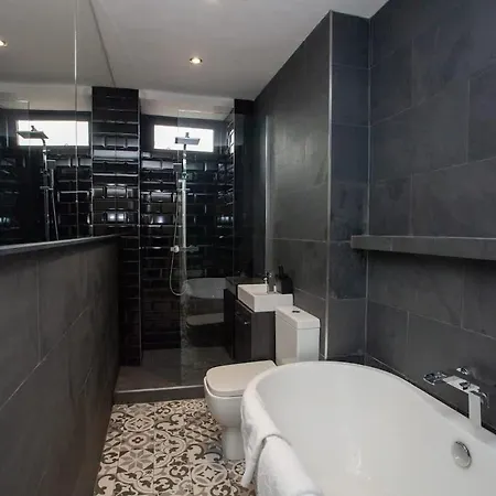 Apartment Stunning 2 Bed In Ideal Location