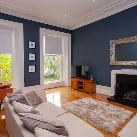 Stunning 2 Bed In Ideal Location Appartamento *